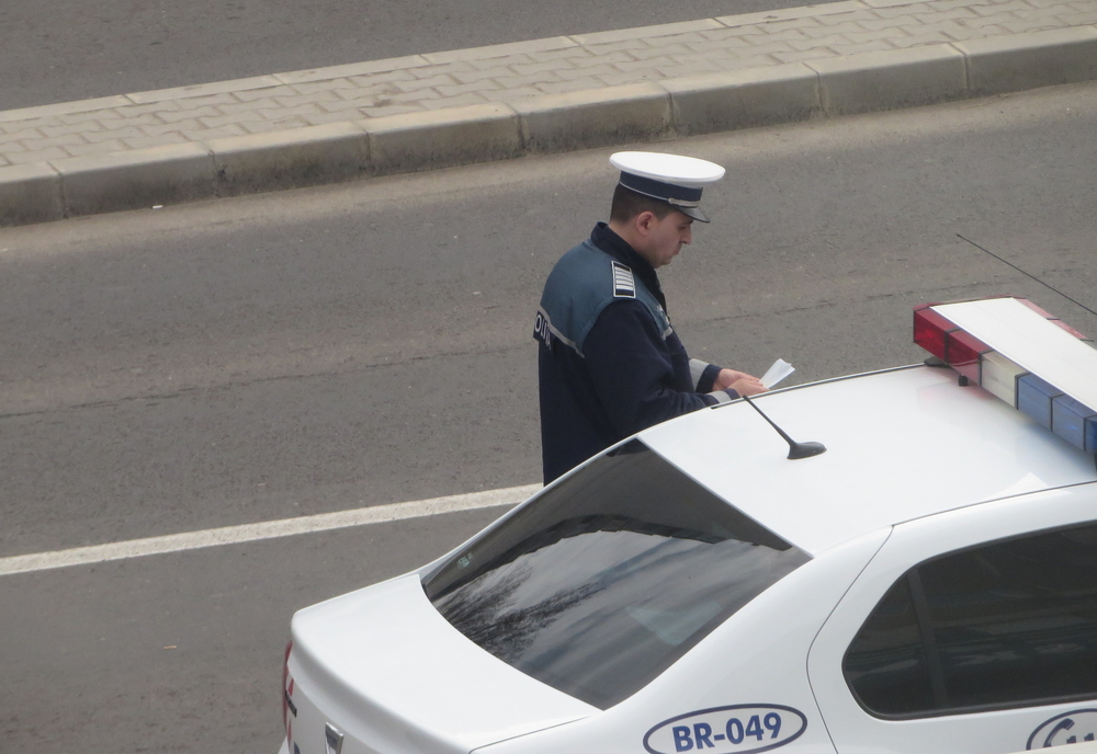 Controale ale polițiștilor pentru verificarea respectării restricțiilor de circulație în Marginea și Sucevița