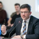 Ministrul Alexe aruncă praf în ochii românilor