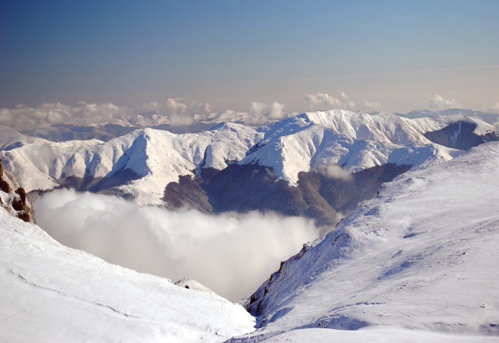 Risc de avalanșe în zona montană înaltă, din munții Făgăraș și Bucegi