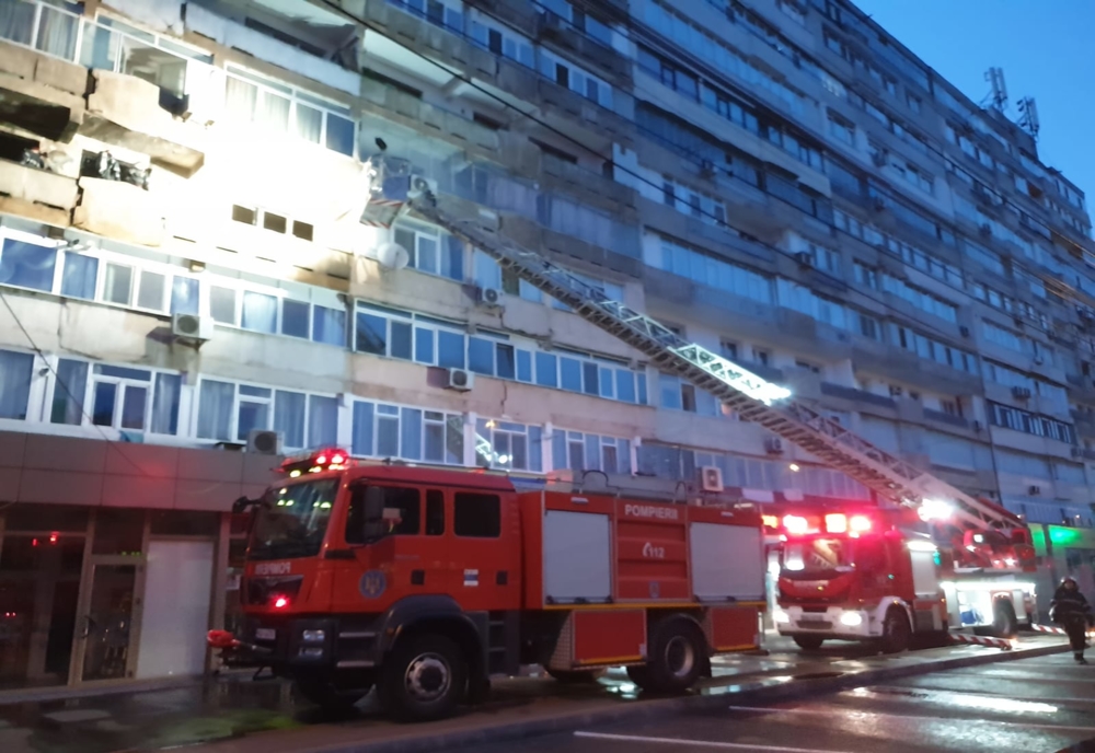 VIDEO: Incendiu la blocul din fața Spitalului de Urgență