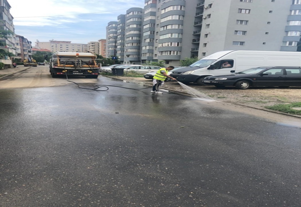 Dezinfecția străzilor din Timișoara continuă