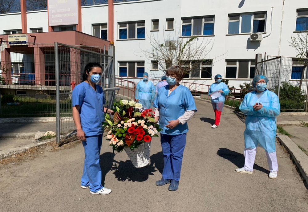 Flori pentru personalul medical de la Spitalul Județean