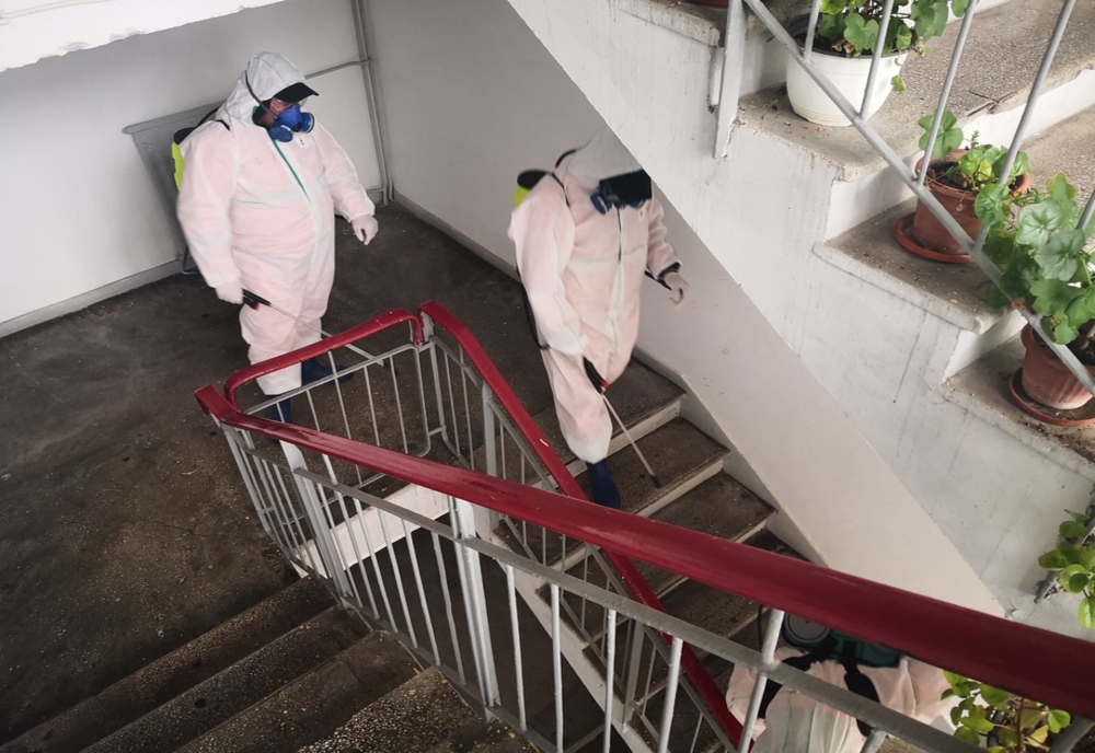 Se reia dezinfecția scărilor de bloc din Craiova