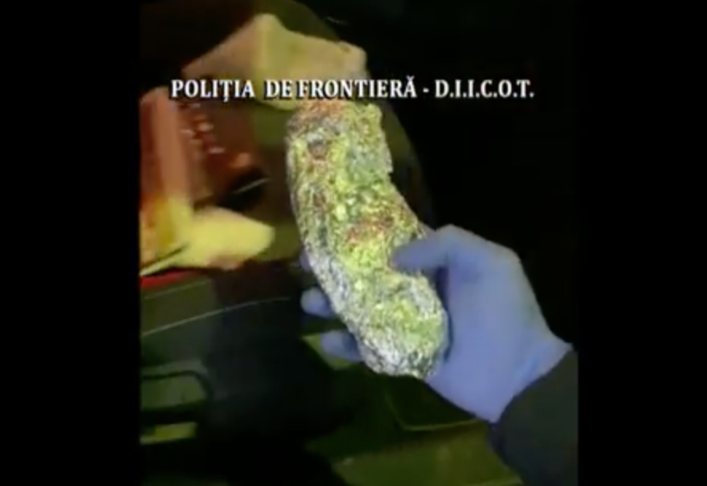 Droguri găsite de poliţiştii din Vama Borş în maşina unui bărbat care venea din Ungaria