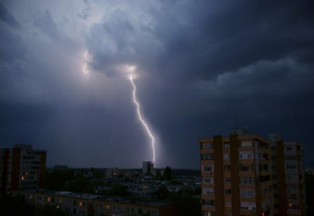 România, lovită de fenomene meteo periculoase: furtuni și grindină