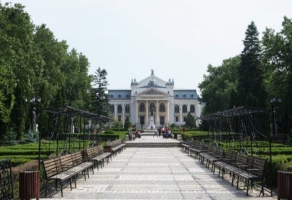 Primăria Iași vrea să modifice esplanada Teatrului Național