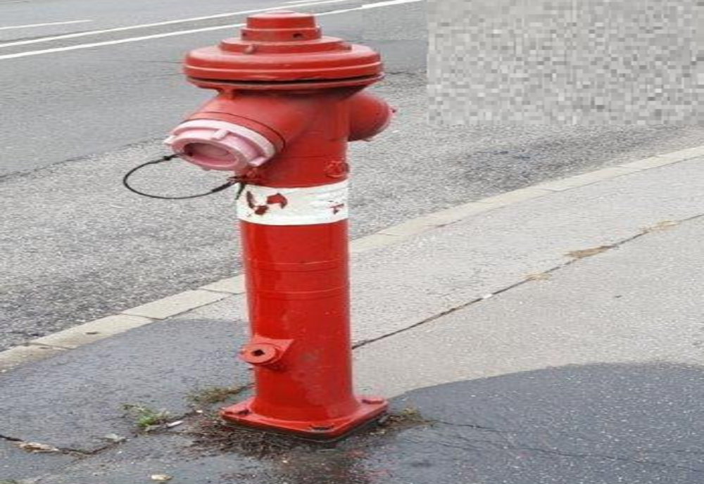 O defecțiune la un hidrant lasă fără apă potabilă locuitorii câtorva străzi din Târgu Secuiesc