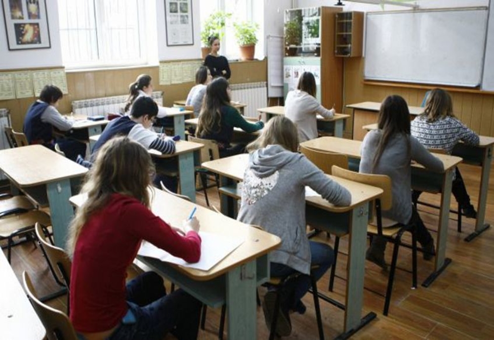 Guvernul anunta ca peste 250.000 de elevi vor primi tablete gratuite