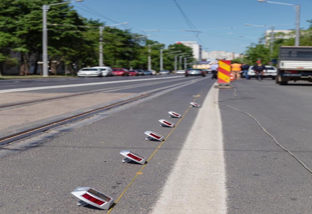 Butoni de delimitare a tramvaielor pe străzile din Iaşi – FOTO
