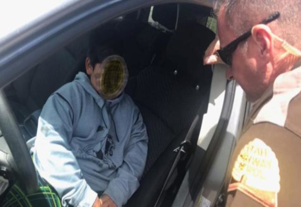 Caz incredibil în SUA! Un copil de cinci ani a fost prins de polițiști în timp ce conducea un jeep
