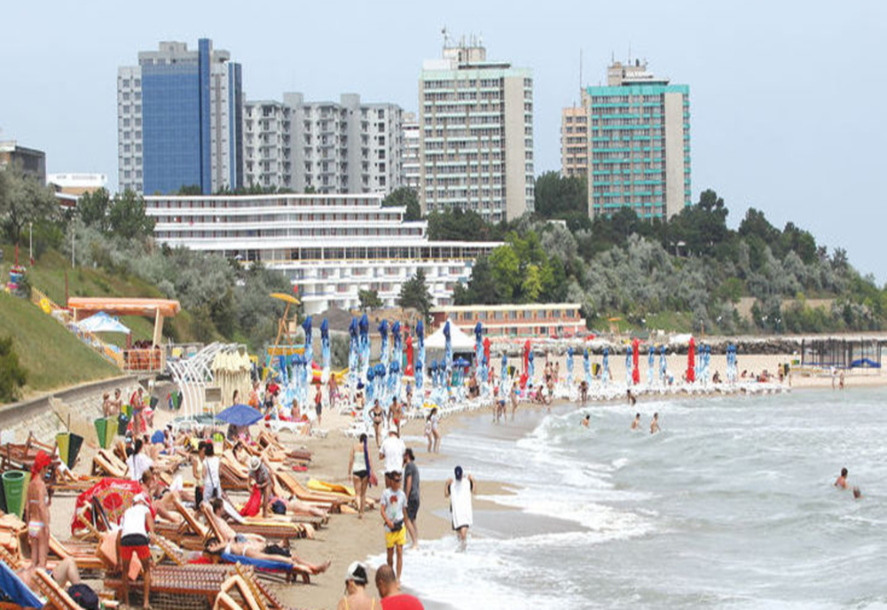 Peste 100 de hoteluri de pe litoral așteaptă turiștii după 1 iunie, când se deschid terasele