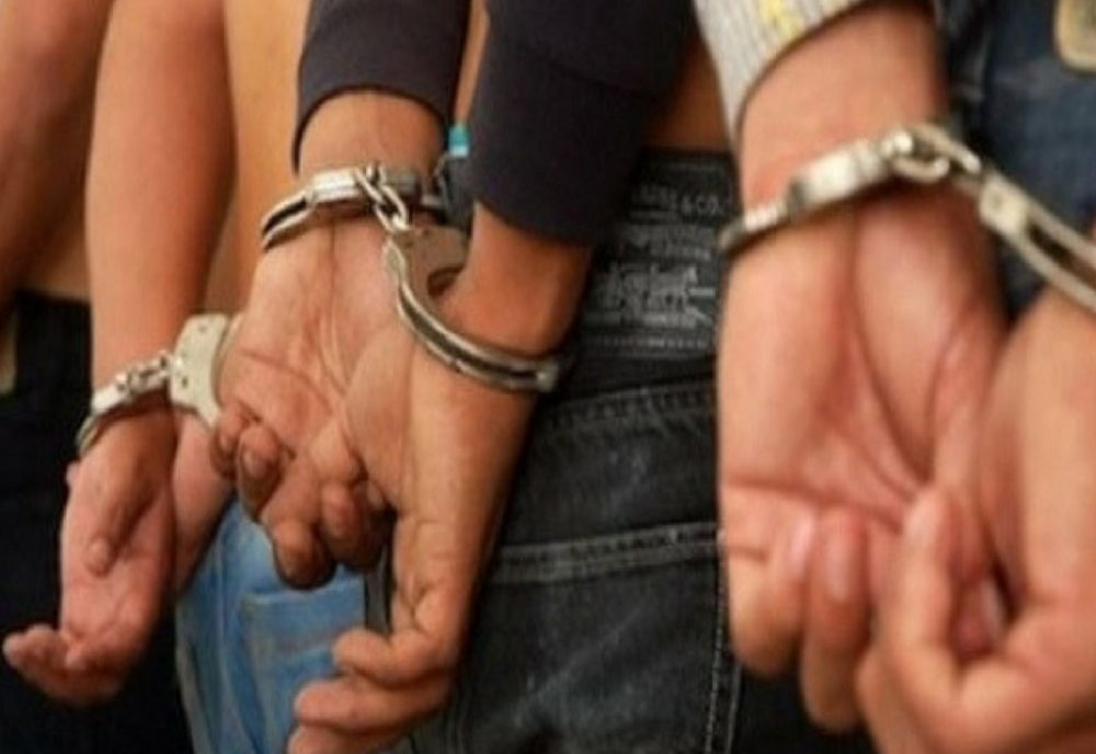 Trei bărbați din Hoghilag, cercetați penal și reținuți după ce au furat scule electrice de 2.000 de lei