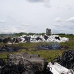Foto| „Bombă ecologică” dezamorsată. Tone întregi de deșeuri pregătite de incendiere, la Mătăsaru, în Dâmbovița