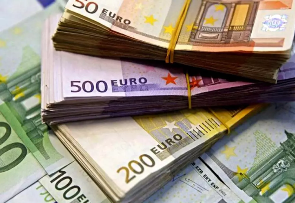 Analiză Economică : Euro continuă să crească