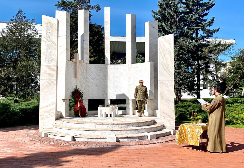 Prefectul Sibiului a depus o coroană, astăzi, la monumentul “Memorial 89”