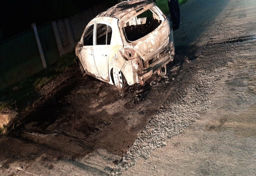 Fiul unui poliţist din Olt a murit după ce a intrat cu maşina într-un cap de pod, iar autoturismul a luat foc