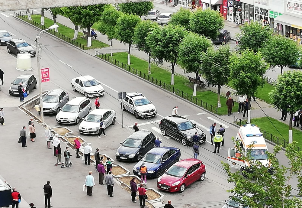 Craiova: Femeie lovită de mașină în timp ce traversa strada