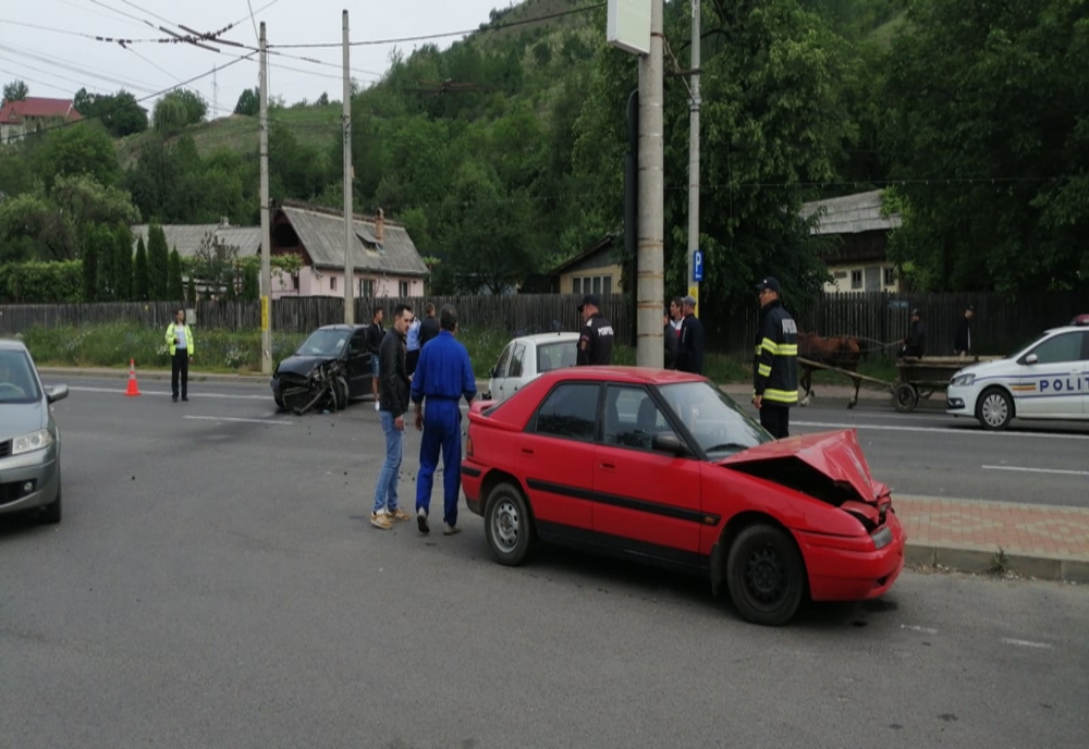 Tamponare între trei mașini, la ieșirea din Piatra-Neamț (FOTO)