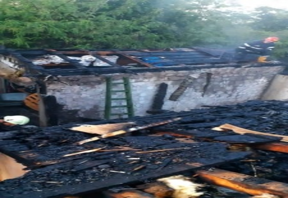 Două gospodării din localitatea Novaci,afectate de un incendiu 
