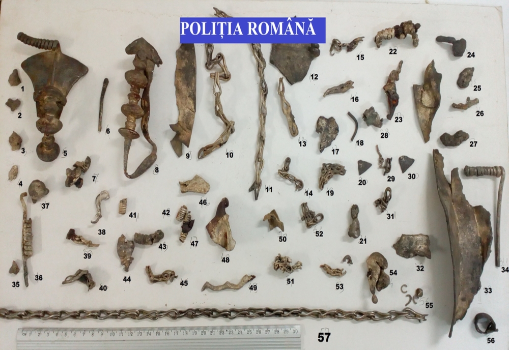 Obiecte de tezaur recuperate de polițiștii din Alba