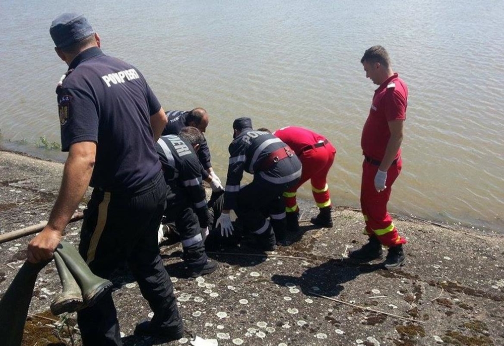 Un bărbat de 56 de ani luat de ape a fost găsit mort de pompieri bihoreni într-un pârâu