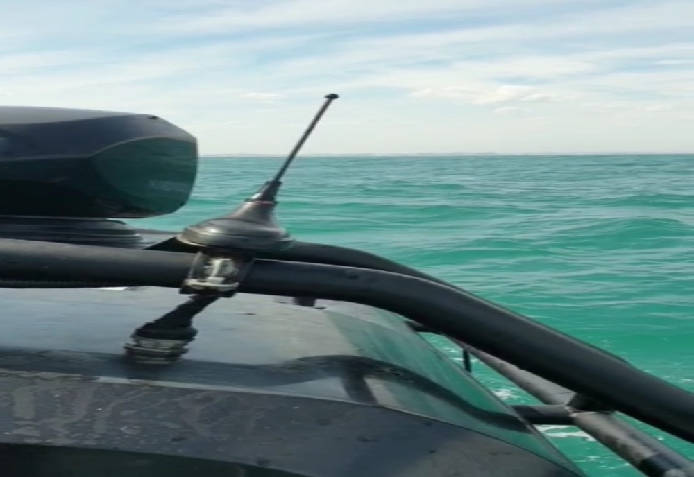 VIDEO|  Ambarcațiune de pescuit cu o persoană, dispărută pe mare