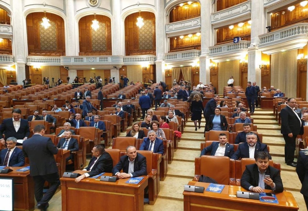 Parlamentul îi trage astăzi la răspundere pe miniștii Violeta Alexandru și Ion Ștefan