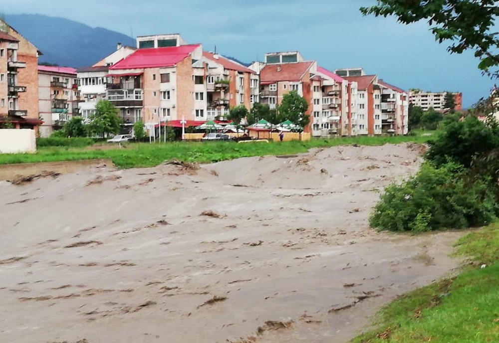 ALERTĂ MAXIMĂ în Hunedoara în urma codului roşu hidrologic valabil pentru râul Jiu şi afluenţii acestuia. Au fost pornite sistemele de avertizare acustică a populației