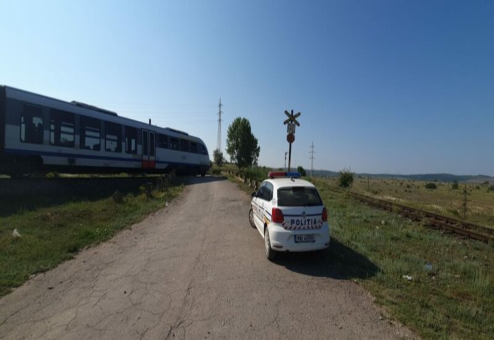Autoturism lovit de tren în Tulcea