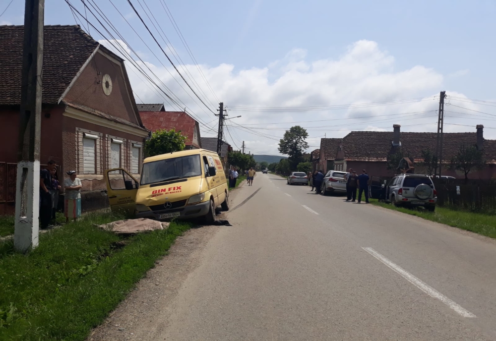 FOTO: Accident mortal în localitatea Domnești! Bătrână lovită de o autoutilitară