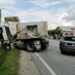 Accident grav pe DN 72, la Dărmănești. Doi pietoni  și un autoturism spulberați de un tir