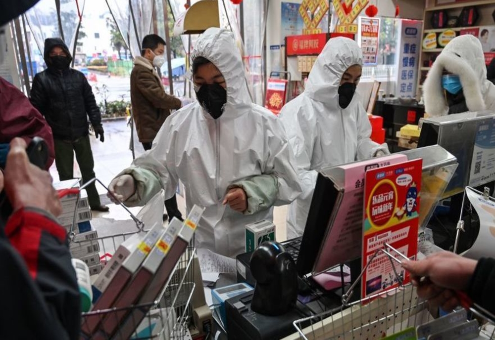 CHINA admite pentru prima dată că virusul care provoacă COVID-19 nu a fost descoperit în piața din Wuhan