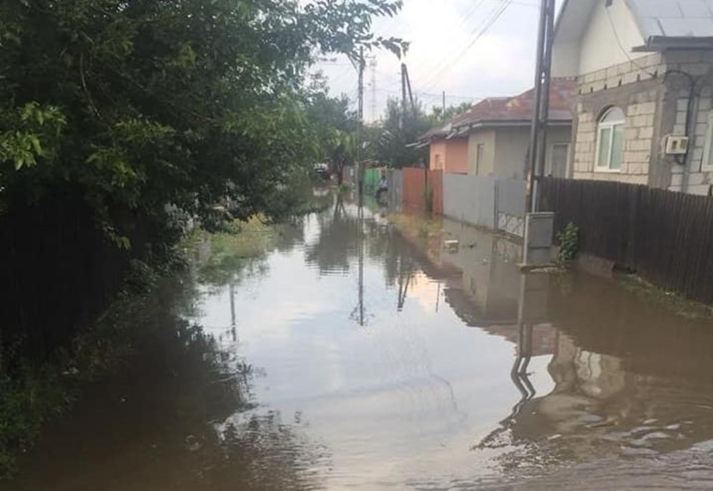 Inundații produse de ploaia din această după amiază în municipiul Oltenița