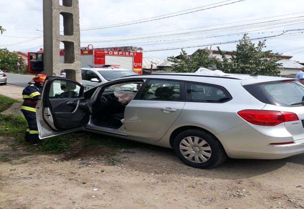 Coliziune între două autoturisme, la Roata, în județul Giurgiu. O femeie a fost rănită