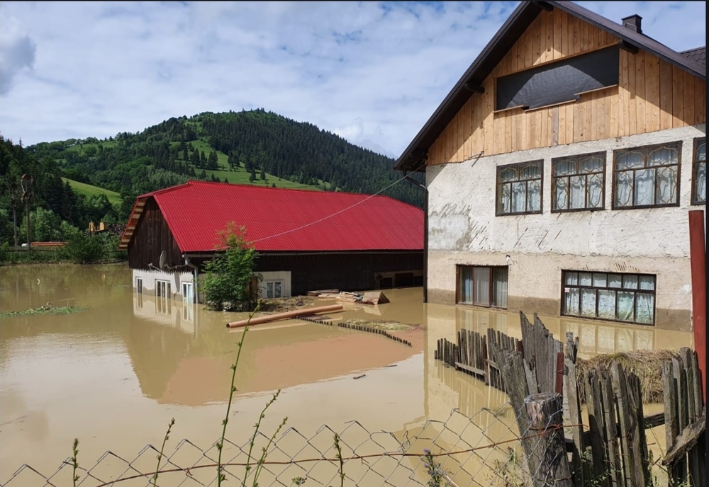 Peste 260 de familii din Bistrița-Năsăud, afectate de inundații, vor primi ajutoarele de urgență! Vezi de când și cum vor fi virați banii