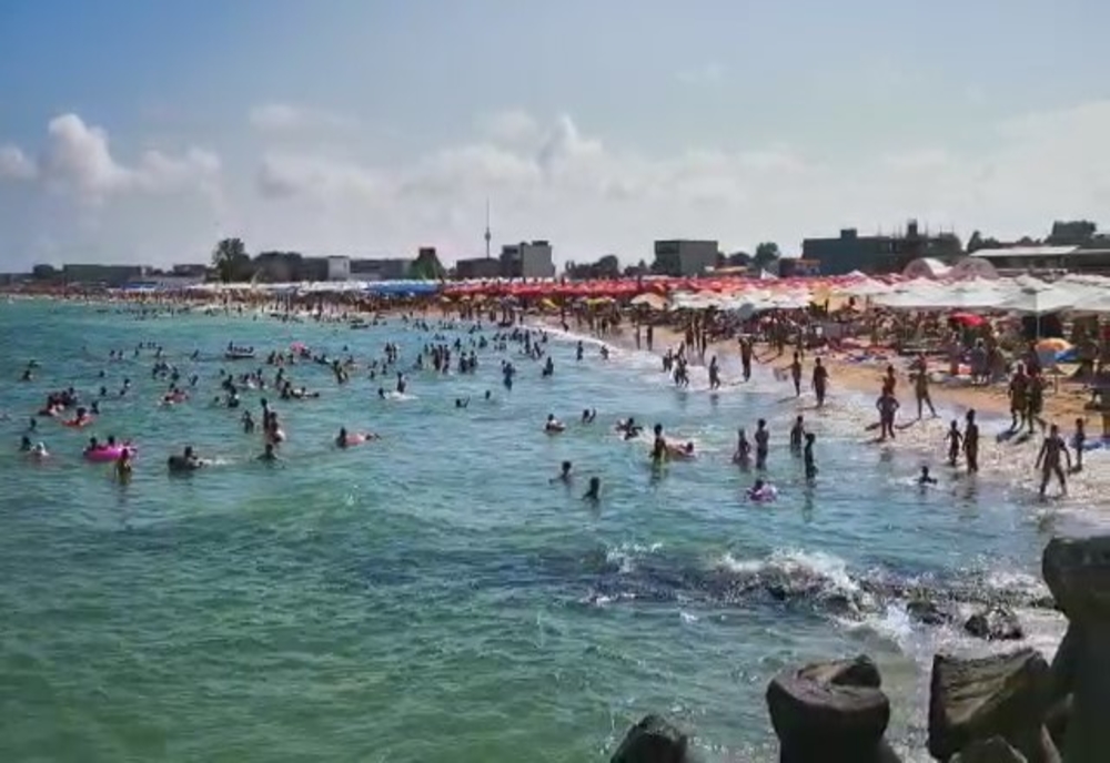 VIDEO| La Eforie Nord, pandemia de coronavirus se combate cu muzică și dans pe plajă