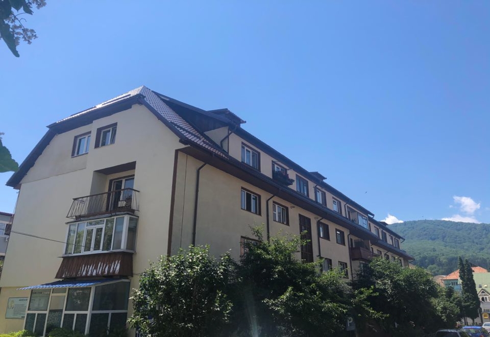 Opt blocuri din Piatra-Neamț au beneficiat de refacerea fațadelor cu fonduri provenite din taxa edilitară