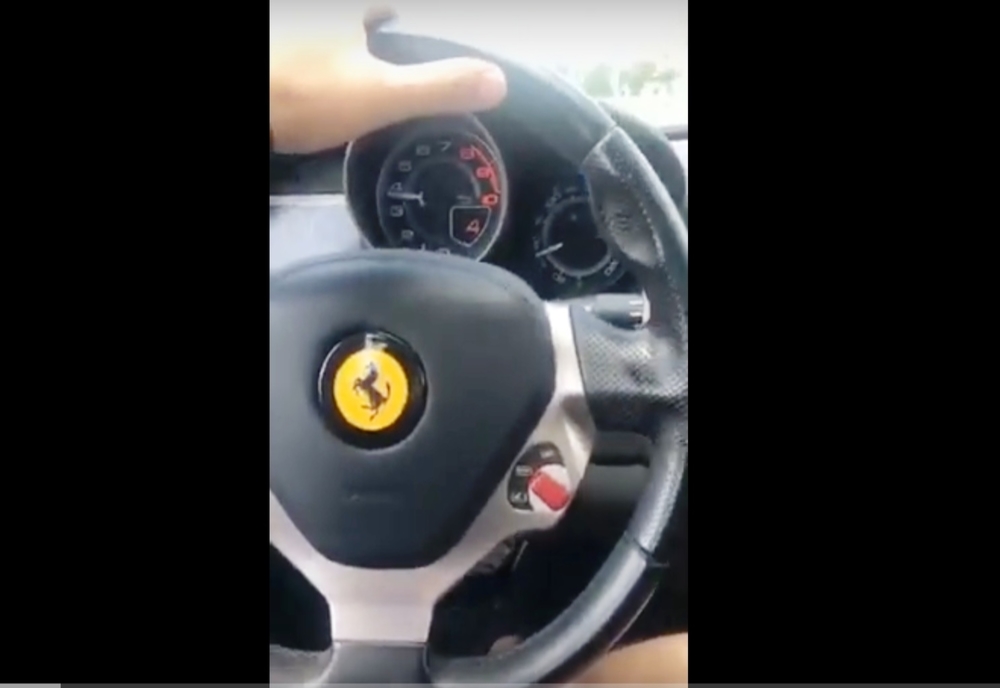 VIDEO. Live pe Facebook, într-o maşină care merge cu 200 km/oră, pe un drum din Dolj. Poliţiştii caută şoferul