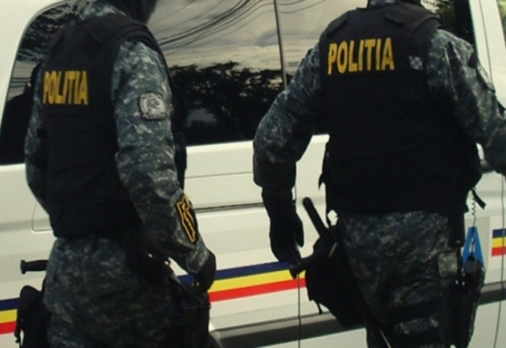 Evazioniști din Bacău, percheziționați de polițiști. S-a lăsat cu trei mandate de aducere