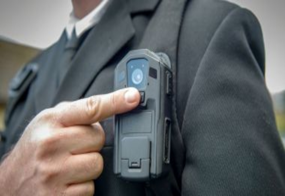 Polițiștii vor fi dotați cu bodycam-uri ca în Anglia!