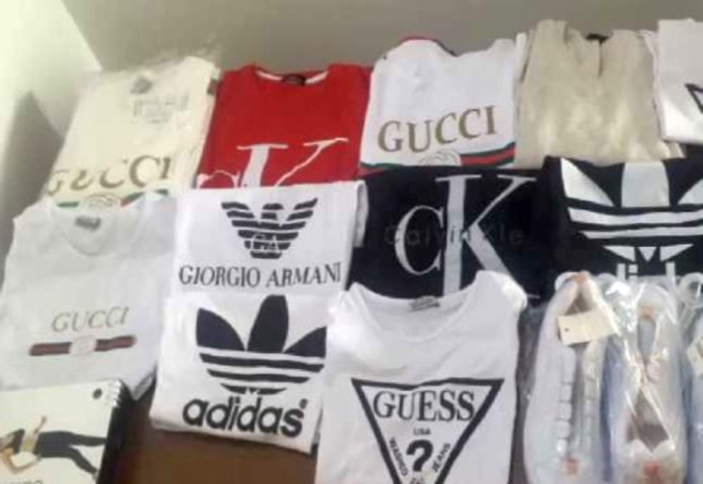 O altă femeie din județul Suceava a fost depistată comercializând ”haine de firmă” contrafăcute