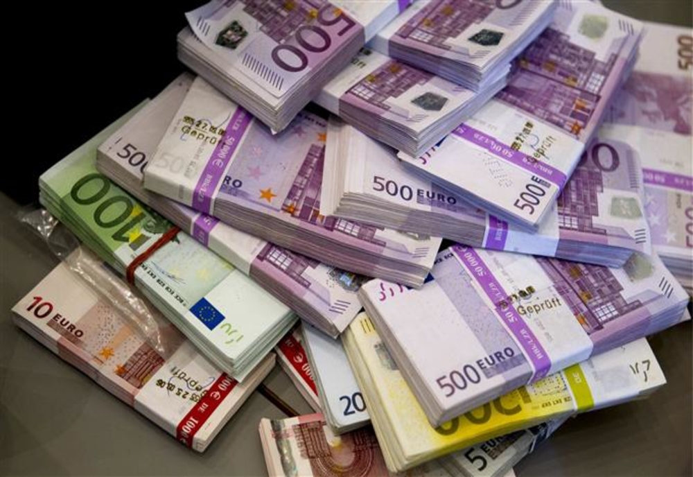 Mită de aproape un milion de euro la Romsilva Bacău. Cinci angajați, arestați la domiciliu