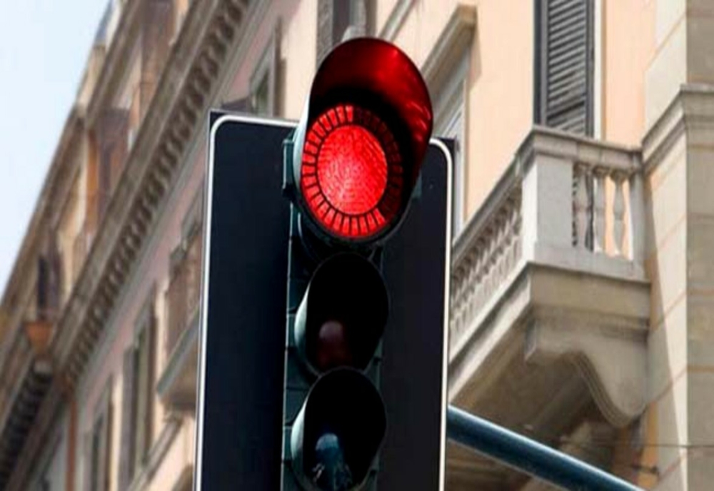 Se prelungește termenul de finalizare a lucrării de înlocuire a semafoarelor