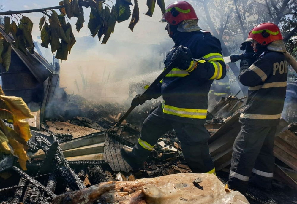 Incendii în două gospodării din Domnești și Tântava. Pompierii giurgiuveni au intervenit