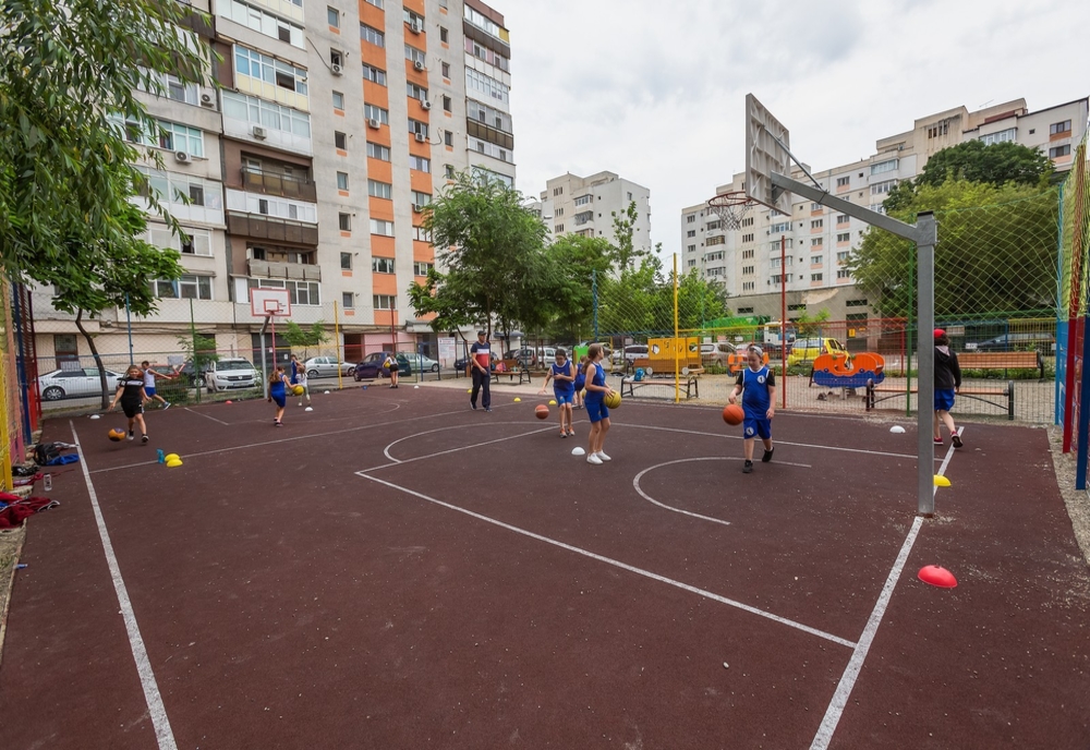 Liber la mişcare în curtea şcolilor. Tinerii din Iași au acces gratuit pe bazele sportive a 16 şcoli din oraş