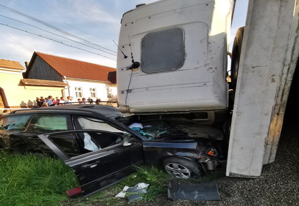 FOTO: Zece autovehicule, implicate într-un accident rutier pe DN17, în Bistrița