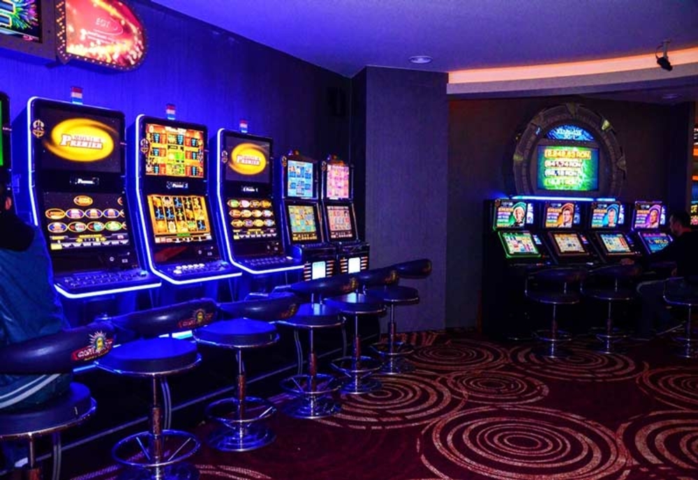 Programul teraselor și al sălilor de jocuri de noroc va fi limitat în București și 7 județe