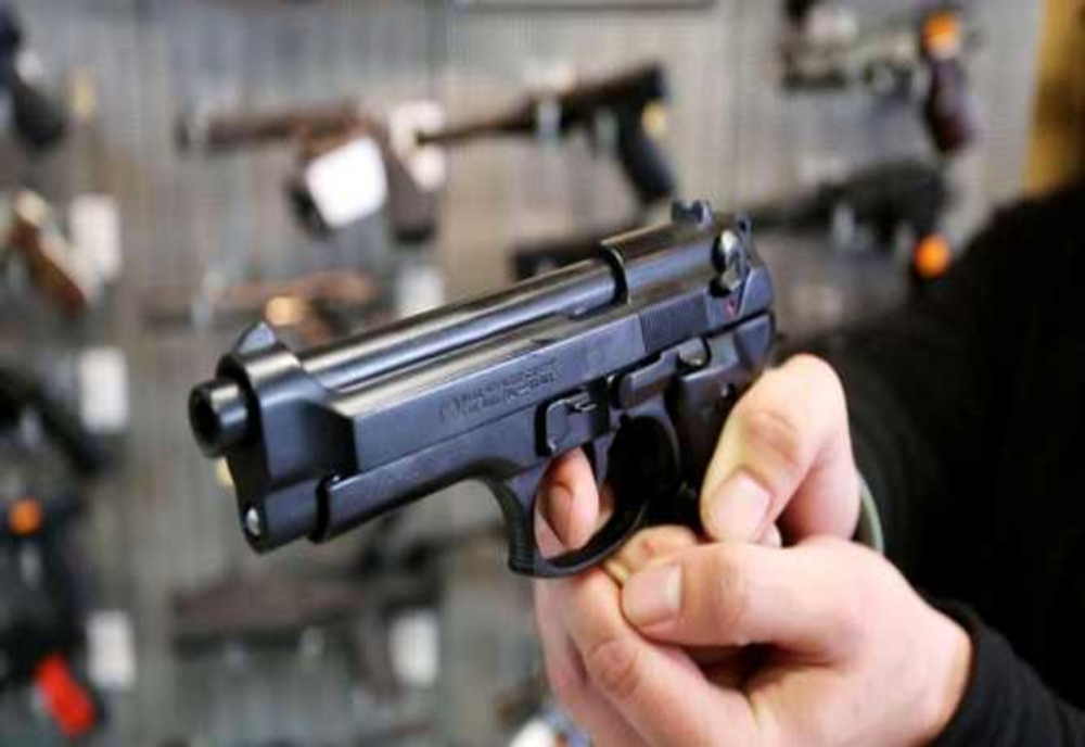 Lider USR: PSD vrea să le dea infractorilor dreptul să dețină arme letale