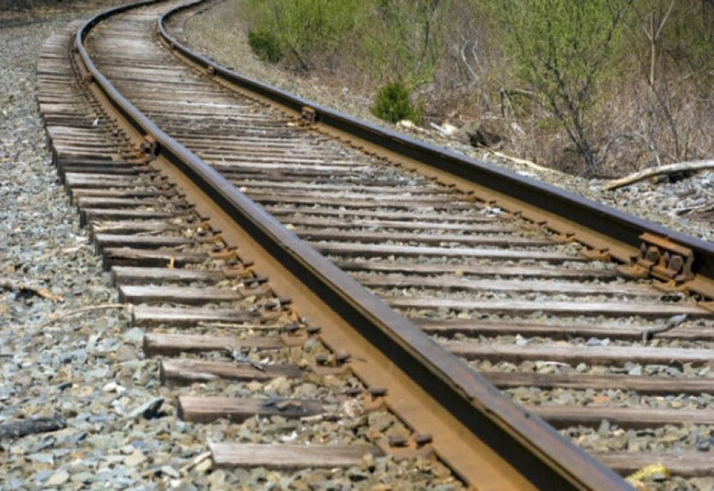 Circulație feroviară restricționată și lucrări de refacere a părții carosabile. Ce zone din țară sunt afectate