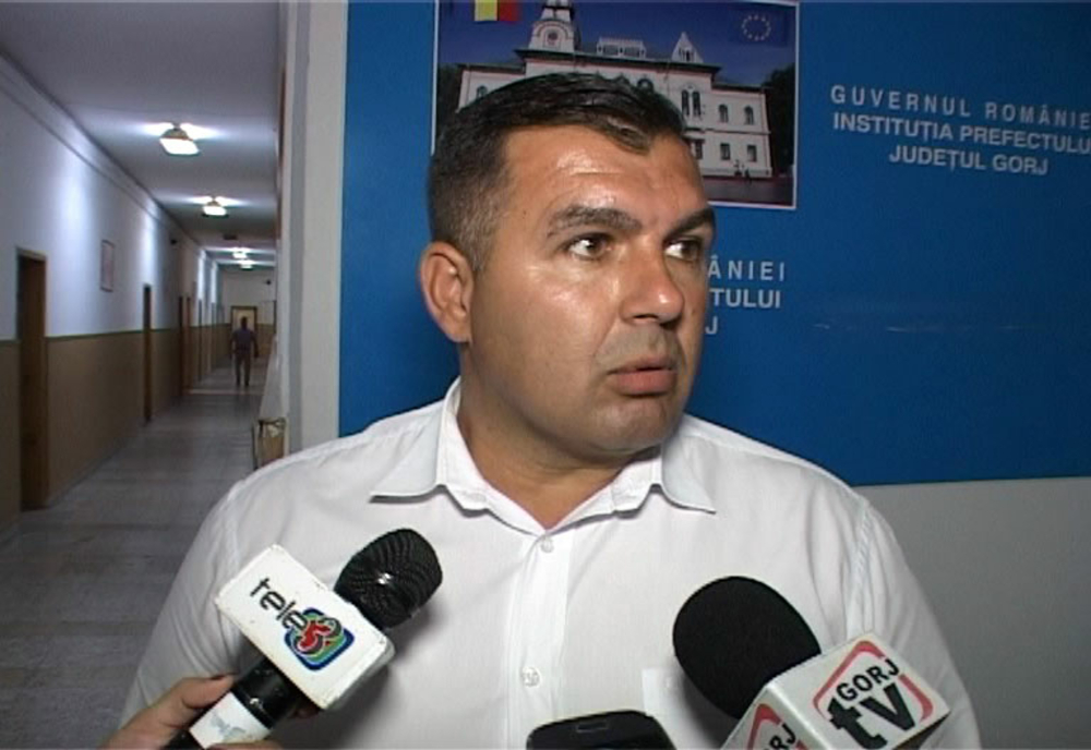 VIDEO. Un primar din Gorj a defilat călare, după ce a câştigat alegerile